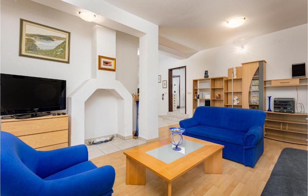 Kuchyňa alebo kuchynka v ubytovaní 2 Bedroom Lovely Apartment In Zidarici