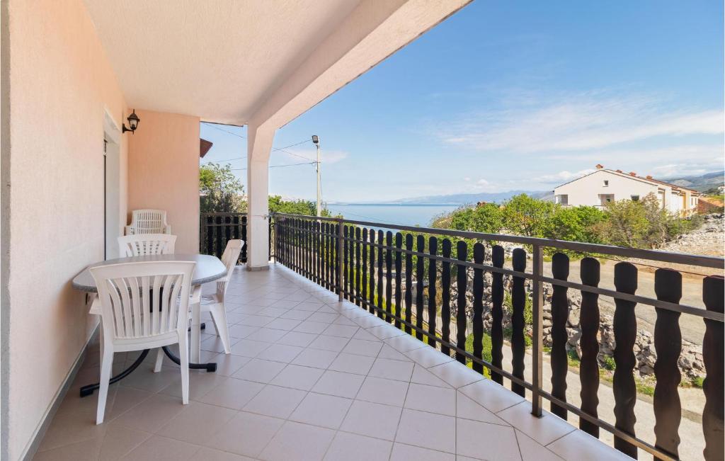 Μπαλκόνι ή βεράντα στο Beautiful Apartment In Sveti Juraj