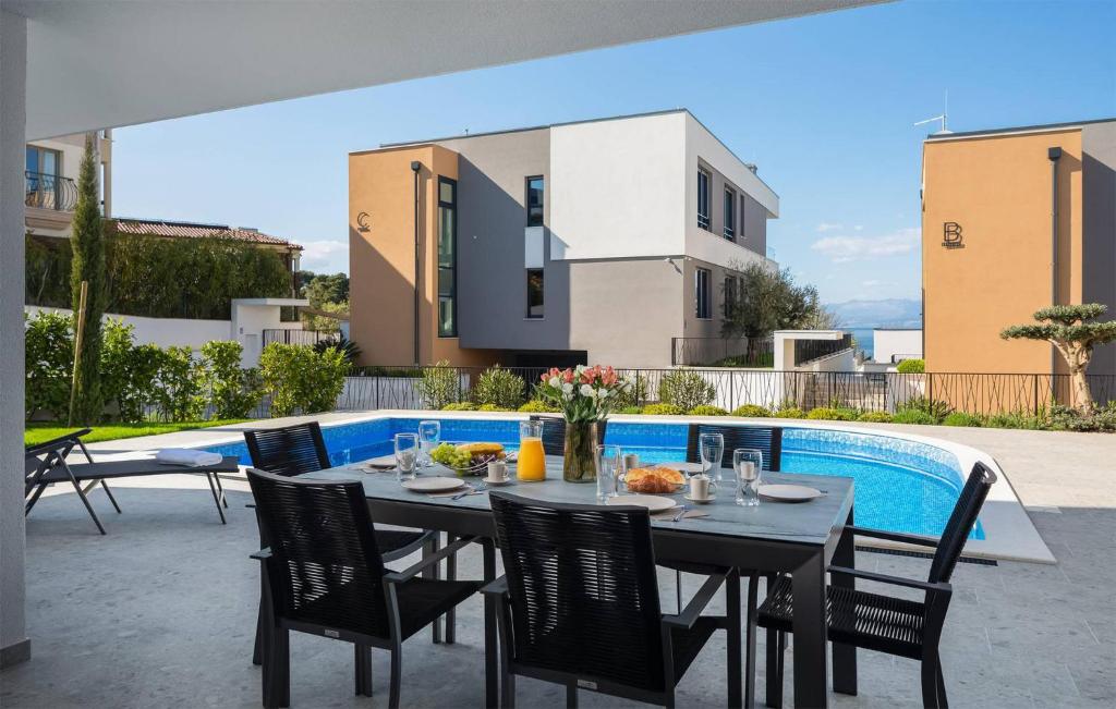 Bazén v ubytovaní Beautiful Apartment In Zidarici alebo v jeho blízkosti