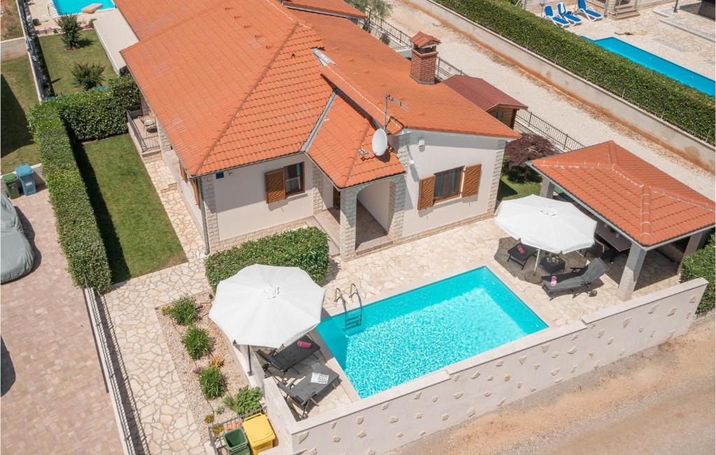 Basen w obiekcie Holiday Home Kastelir 50 With Outdoor Swimmingpool lub w pobliżu
