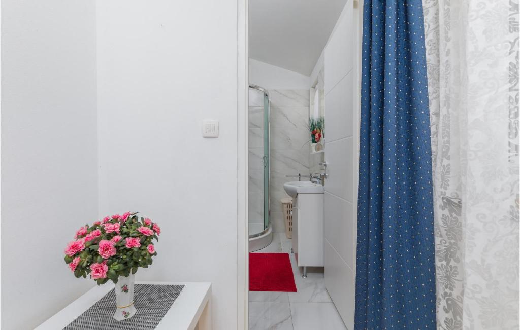 Koupelna v ubytování Two-Bedroom Holiday Home In Fazana