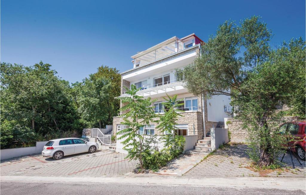 Cozy Apartment In Dramalj With Wifi