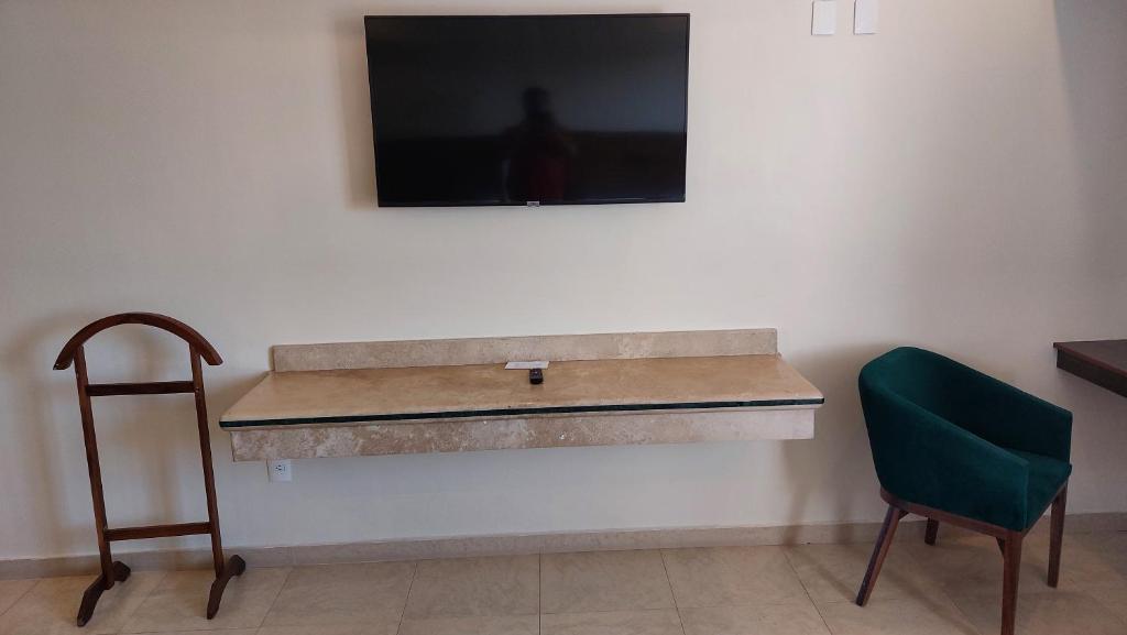 TV a/nebo společenská místnost v ubytování Hotel Real Del Sol - Zona Expo Industrial