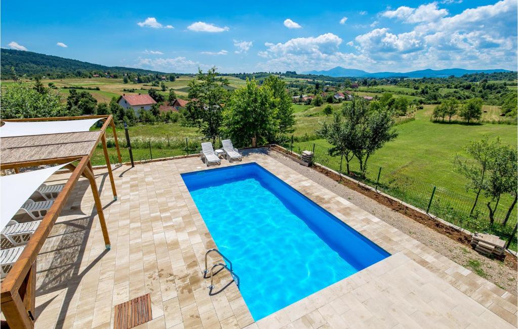 Bazén v ubytování 1 Bedroom Lovely Apartment In Rakovica nebo v jeho okolí