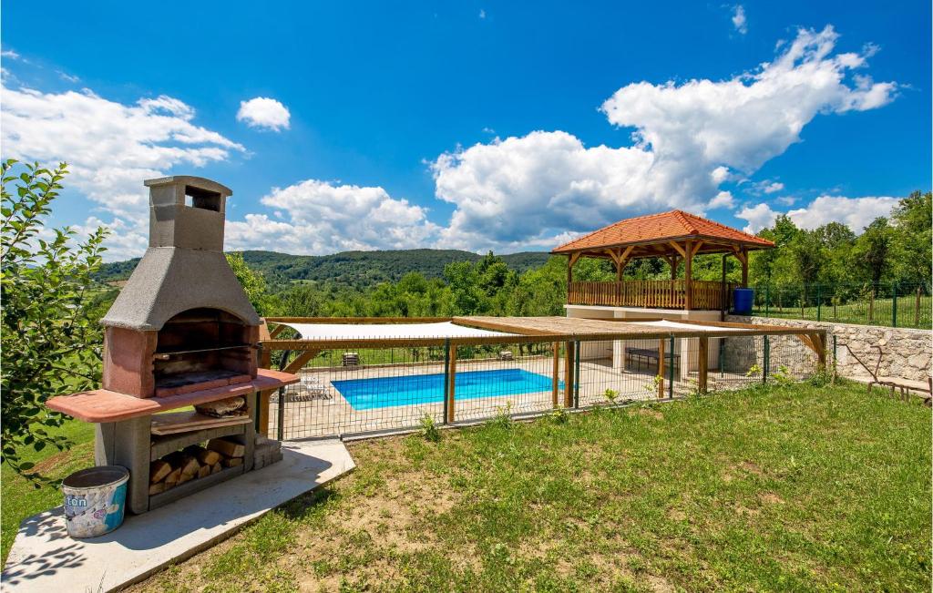 Bazén v ubytování 1 Bedroom Lovely Apartment In Rakovica nebo v jeho okolí