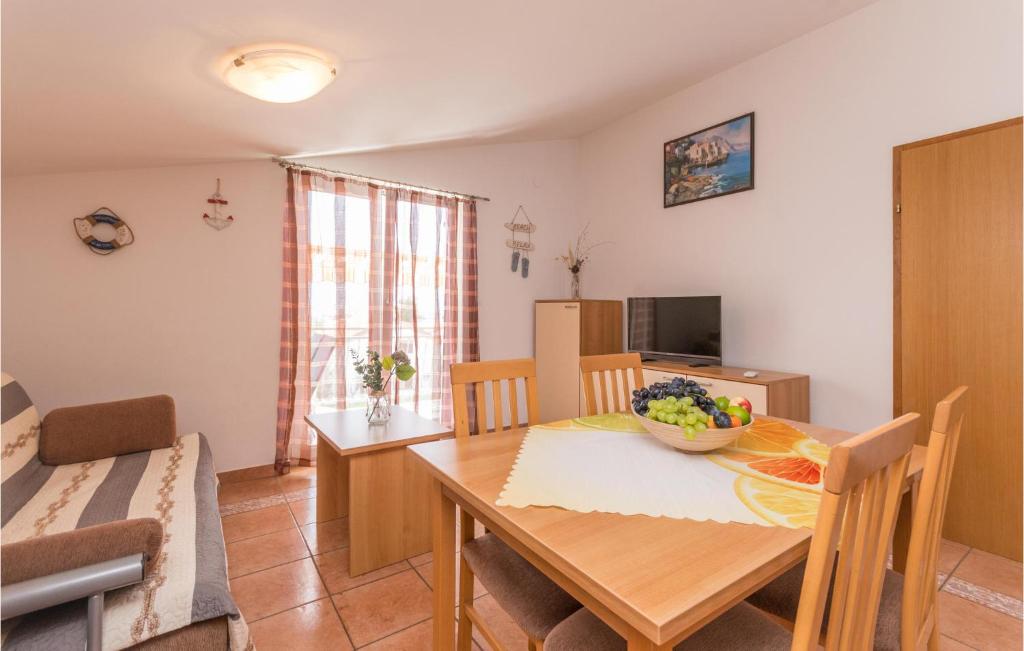 Cozy Apartment In Sveti Filip I Jakov