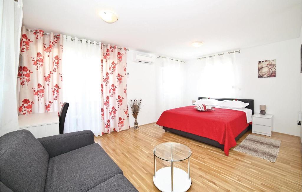 Posteľ alebo postele v izbe v ubytovaní Holiday Home Zedno With Sea View 12