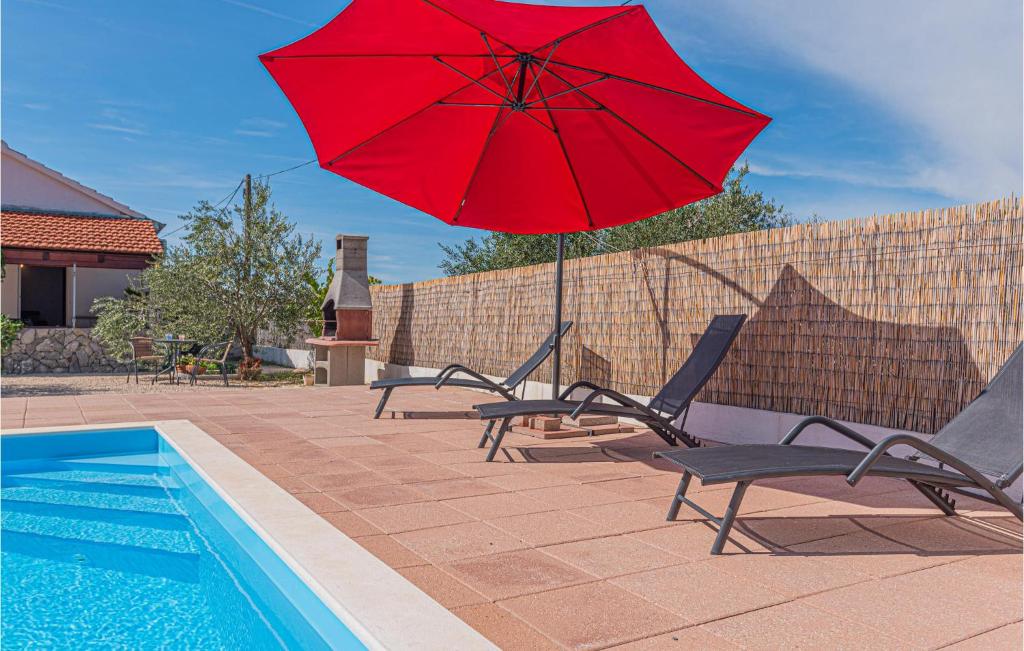 Bazén v ubytování One-Bedroom Holiday Home In Bilice nebo v jeho okolí