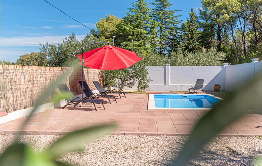Bazén v ubytování One-Bedroom Holiday Home In Bilice nebo v jeho okolí