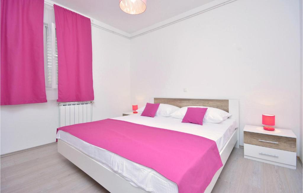 Postel nebo postele na pokoji v ubytování Apartment Srinjine I