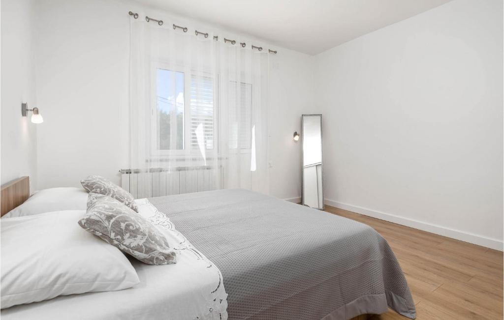 Posteľ alebo postele v izbe v ubytovaní 1 Bedroom Stunning Apartment In Kampor
