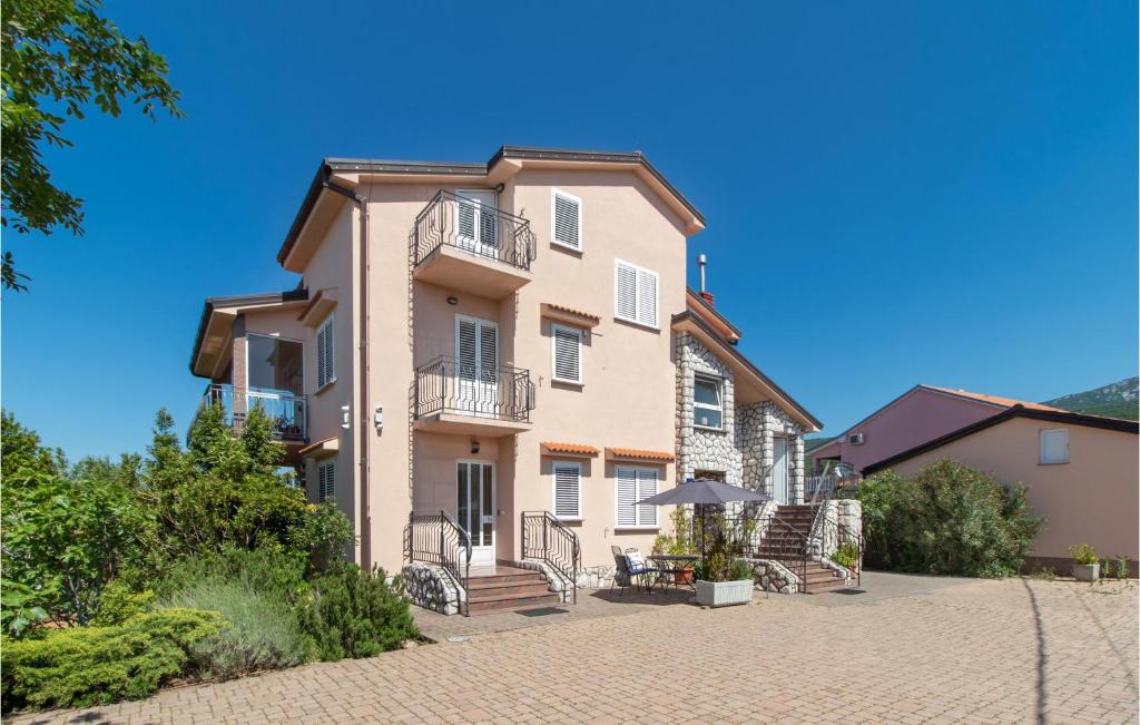 Budova, v ktorej sa apartmán nachádza