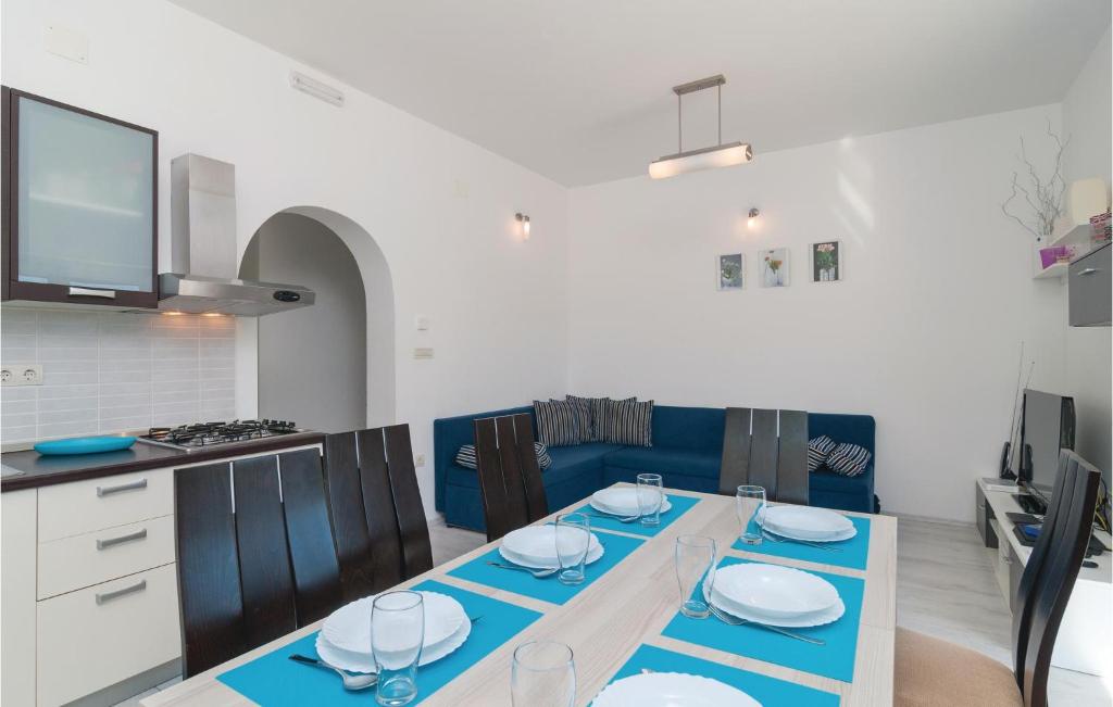 Kuchyňa alebo kuchynka v ubytovaní Holiday Home Gata 15