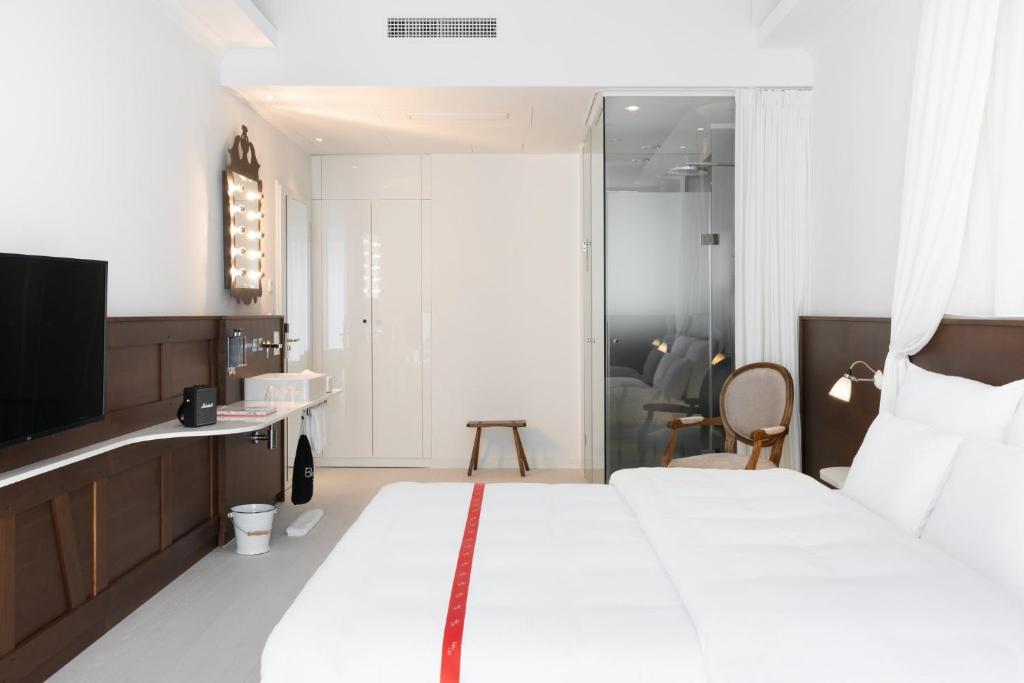 Postel nebo postele na pokoji v ubytování Ruby Rosi Hotel Munich