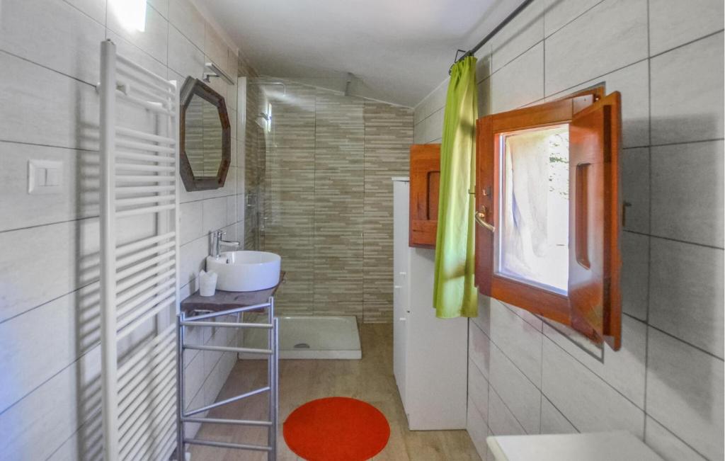 A bathroom at Awesome Home In Città Di Castello