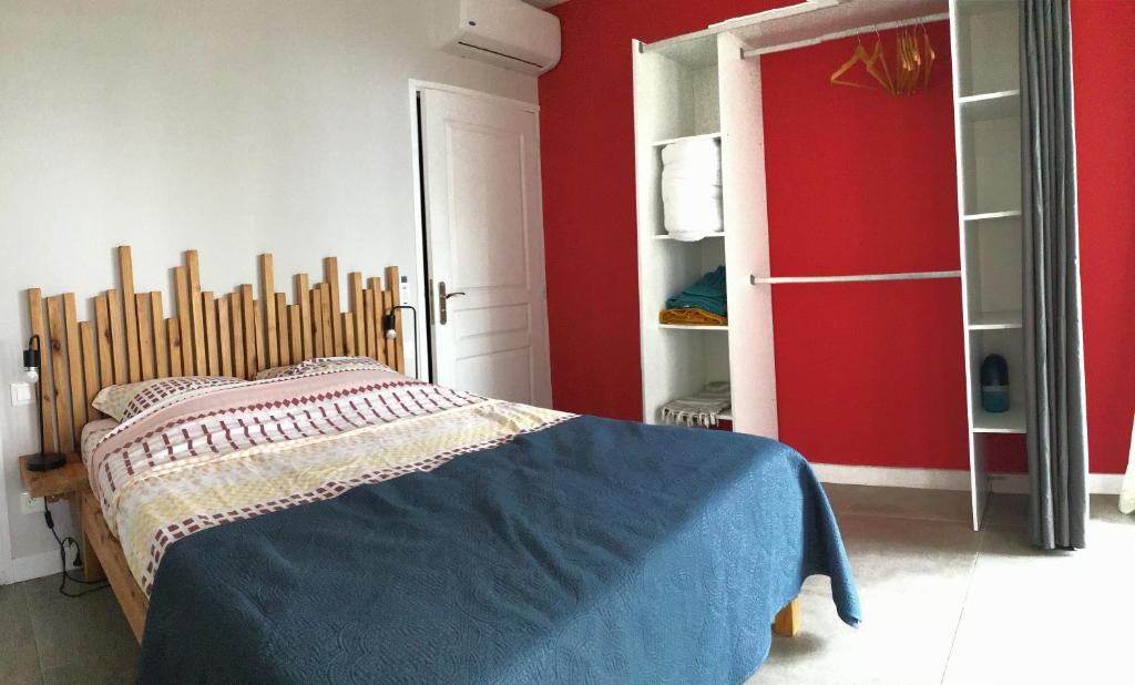 Postel nebo postele na pokoji v ubytování Studio meublé Bois de nèfles Saint Paul