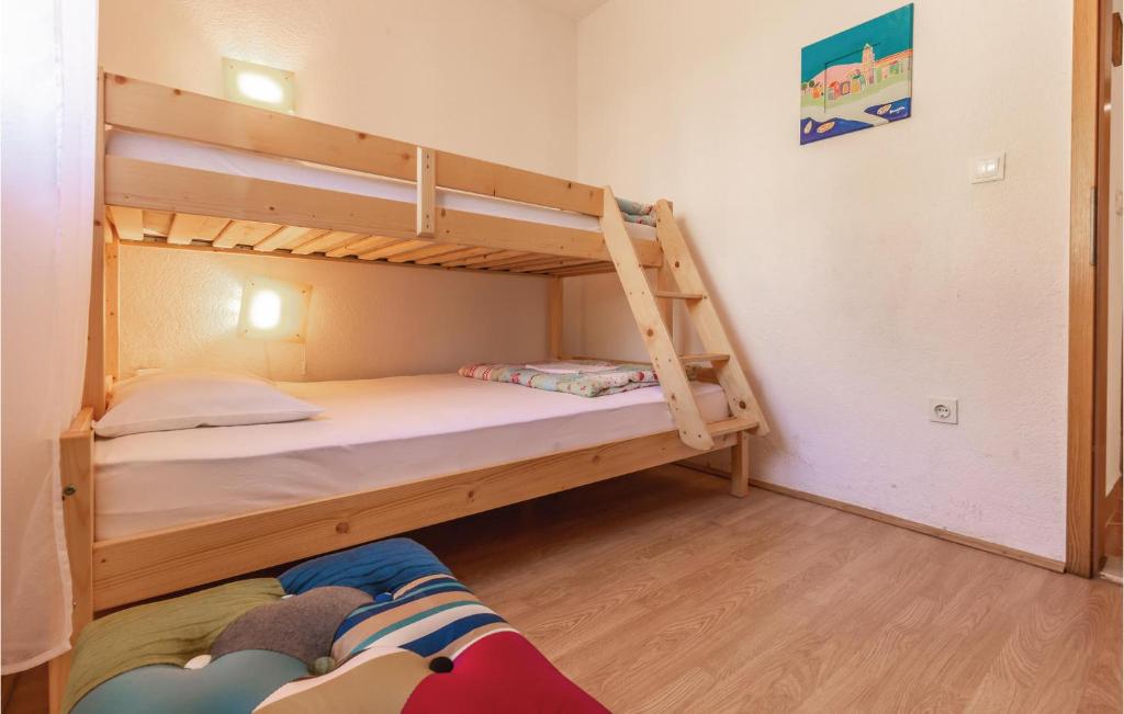 Postel nebo postele na pokoji v ubytování Holiday Home Vojnic Sinjski 11