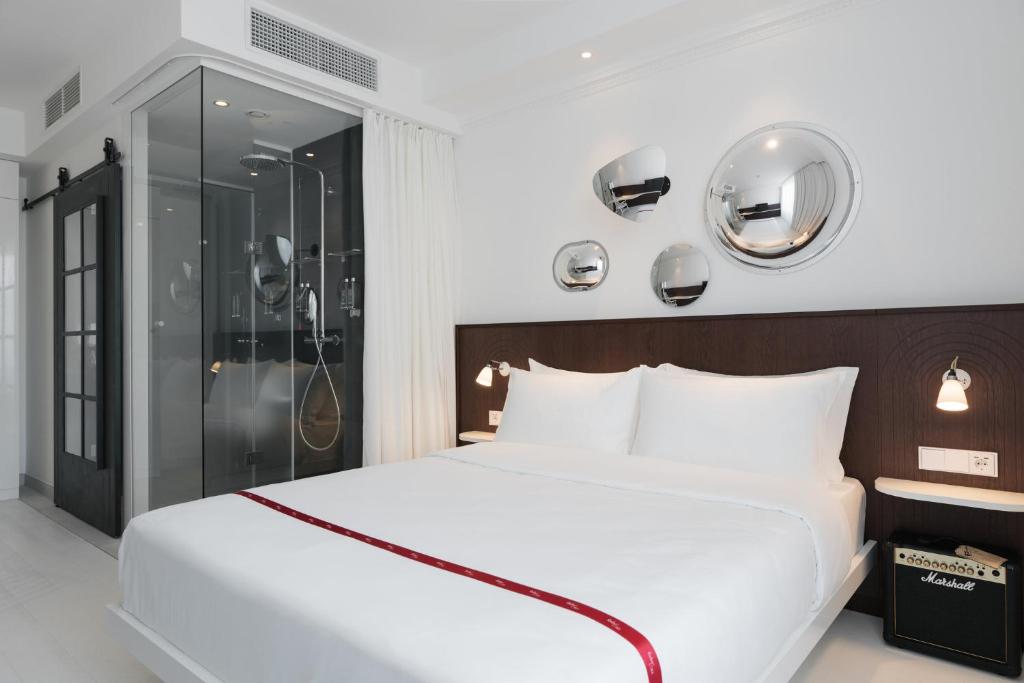 Postel nebo postele na pokoji v ubytování Ruby Bea Hotel Florence