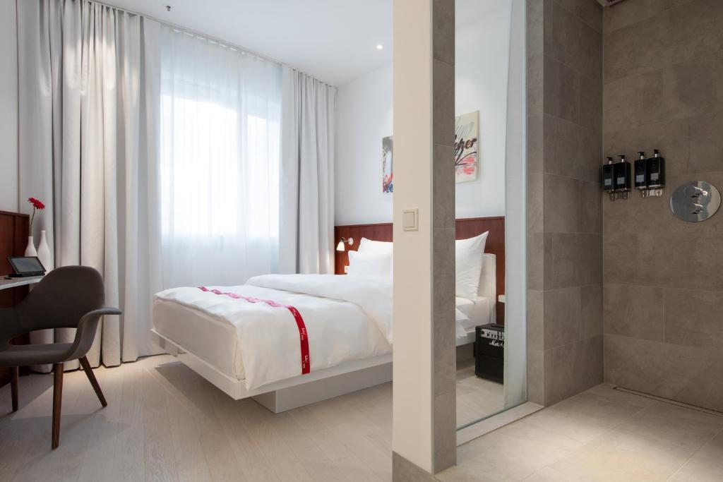 Postel nebo postele na pokoji v ubytování Ruby Marie Hotel Vienna