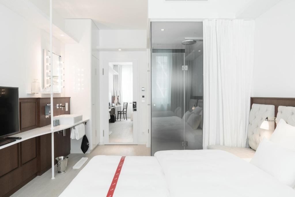 Postel nebo postele na pokoji v ubytování Ruby Lissi Hotel Vienna