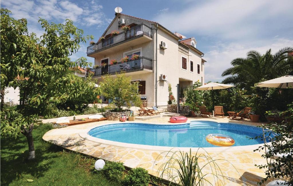 Swimmingpoolen hos eller tæt på Apartment Vodice 19