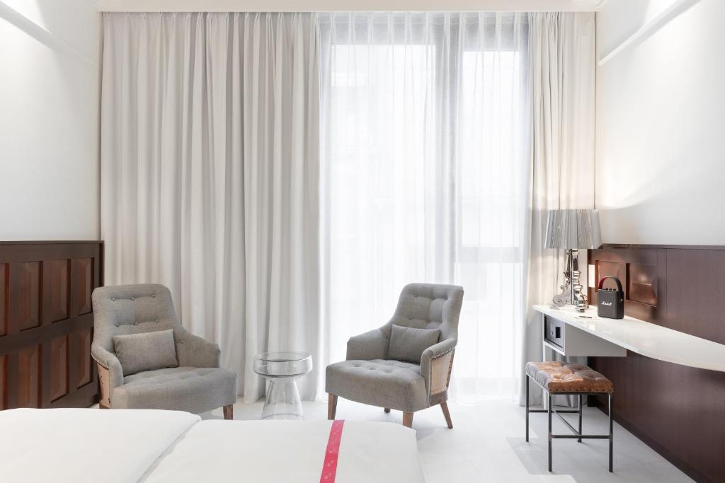 Uma área de estar em Ruby Louise Hotel Frankfurt
