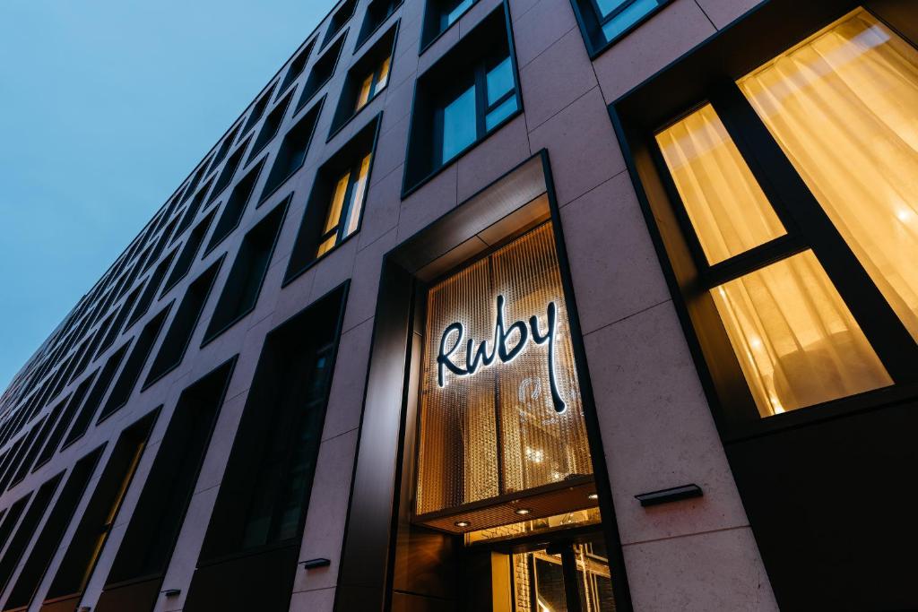 Ruby Louise Hotel Frankfurt - Resim 12