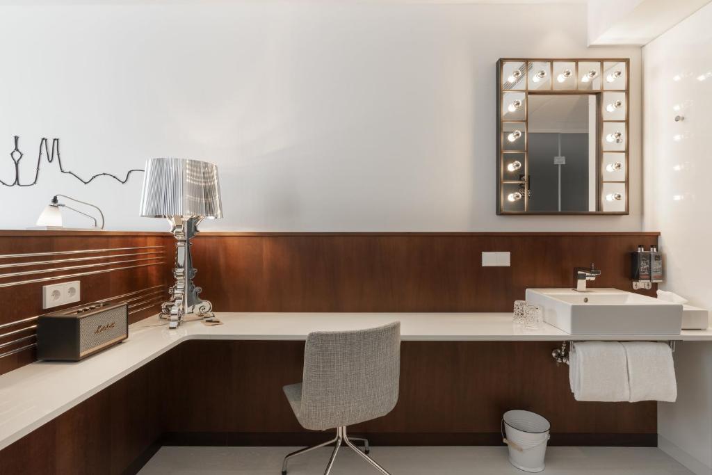 Ruby Ella Hotel Cologne - Resim 35