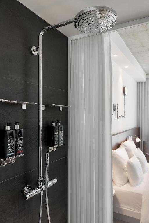 Ruby Ella Hotel Cologne - Resim 39