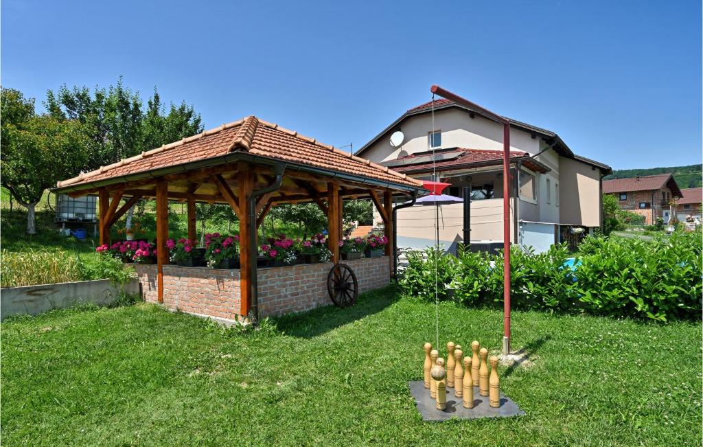Vonkajšia záhrada v ubytovaní Cozy Home In Breznicki Hum