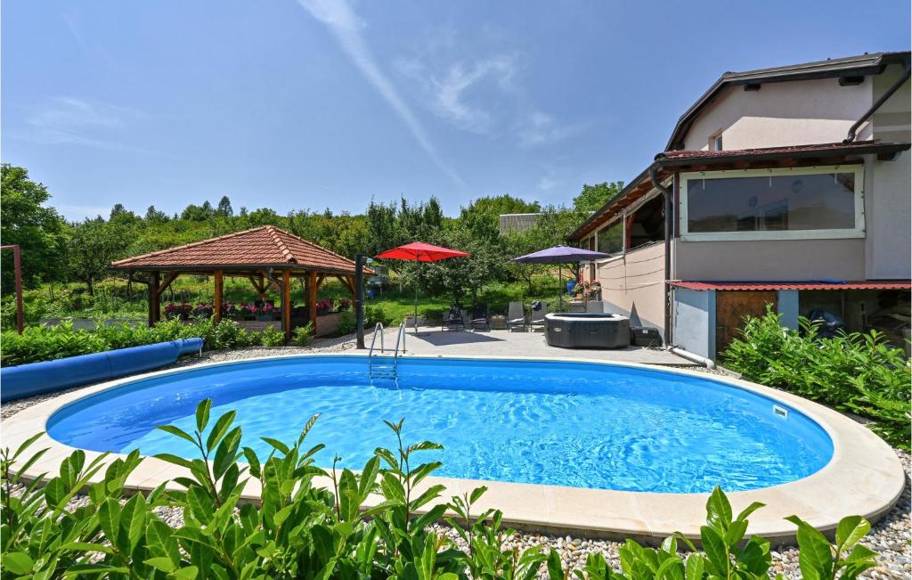 Bazén v ubytovaní Cozy Home In Breznicki Hum alebo v jeho blízkosti