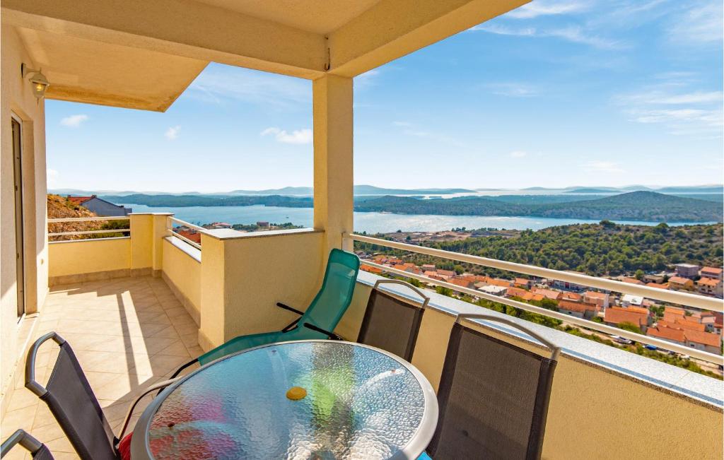 Three-Bedroom Apartment In Sibenik