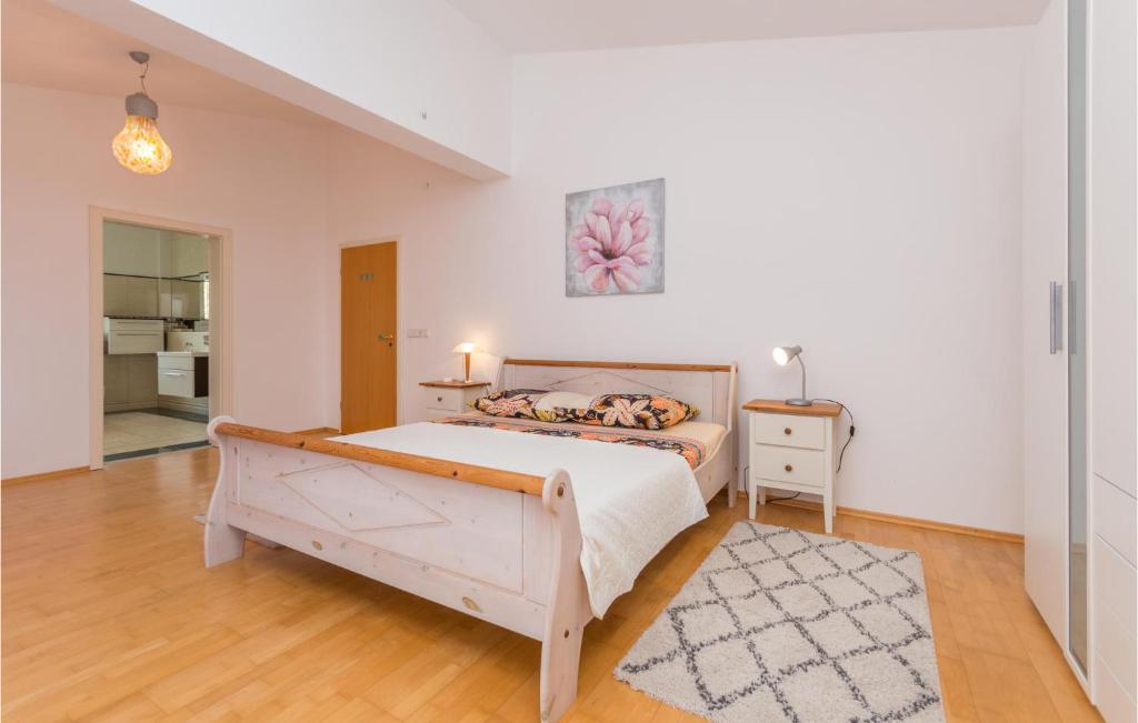 Posteľ alebo postele v izbe v ubytovaní Gorgeous Home In Rastane Donje