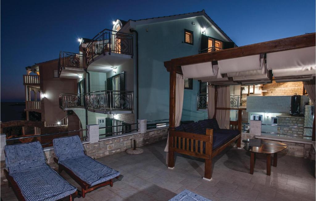 Balkón alebo terasa v ubytovaní Six-Bedroom Holiday Home In Sevid