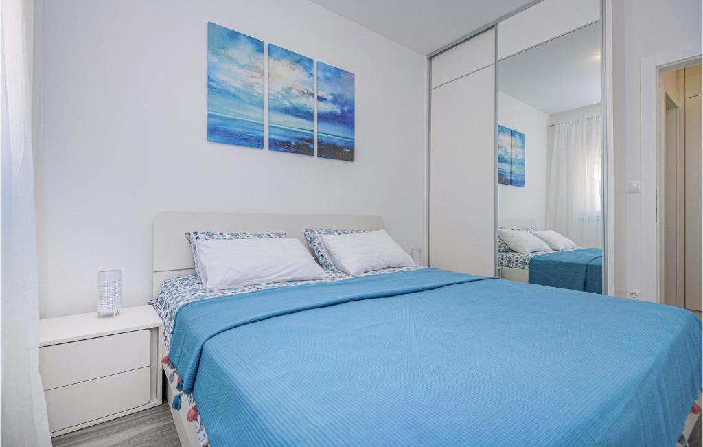 Posteľ alebo postele v izbe v ubytovaní Awesome Apartment In Baska Voda