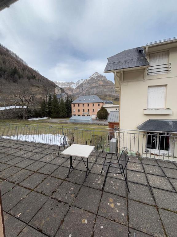 Nespecifikovaný výhled na hory nebo výhled na hory při pohledu z hotelu
