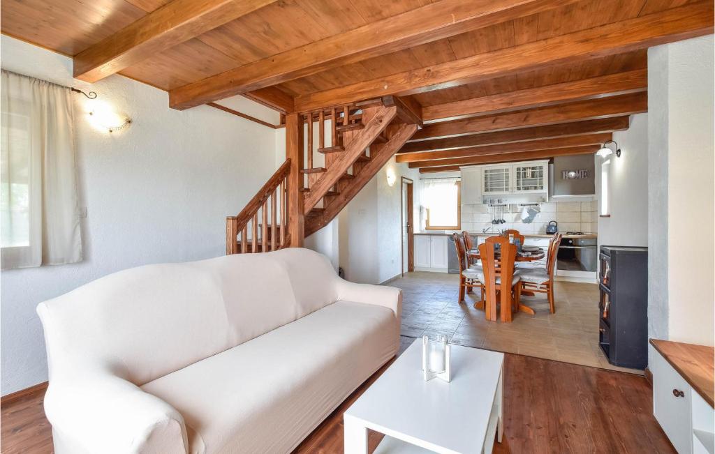 Posedenie v ubytovaní 2 Bedroom Beautiful Home In Trilj