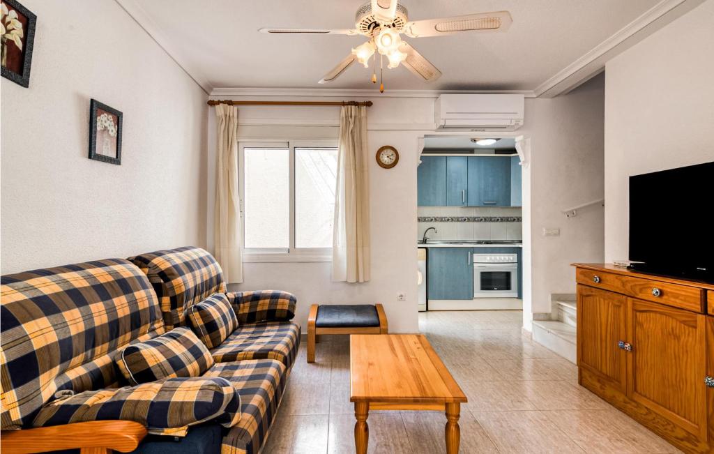 TV a/nebo společenská místnost v ubytování Gorgeous Home In Santa Pola With Wifi