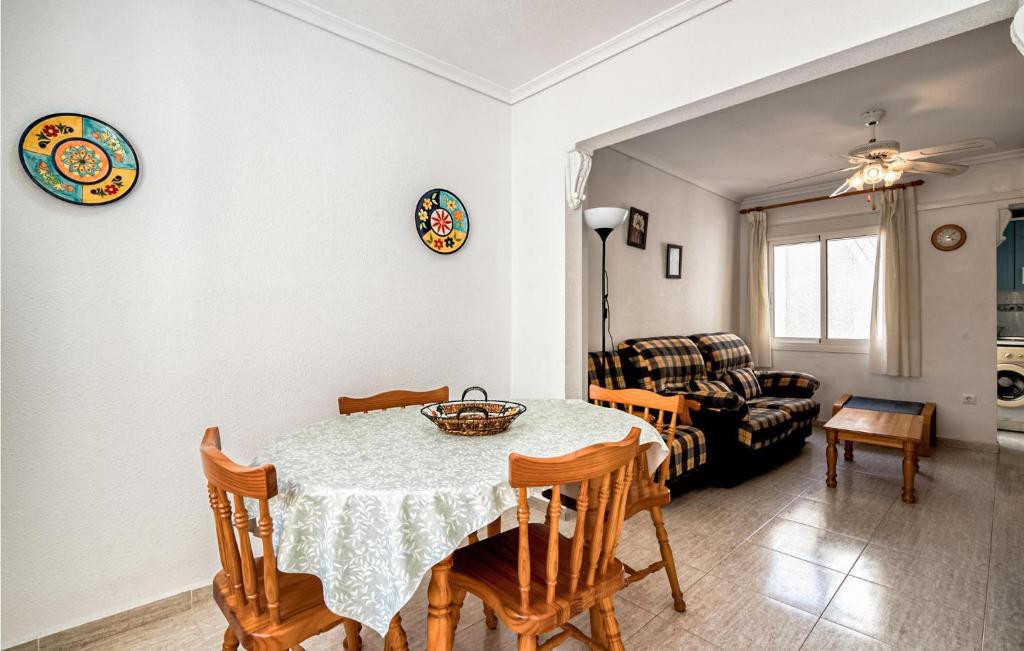 Posezení v ubytování Gorgeous Home In Santa Pola With Wifi