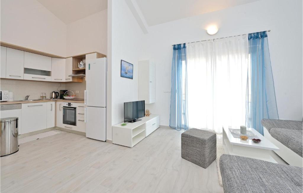Kuchyňa alebo kuchynka v ubytovaní Apartment Vrsi-Mulo 01