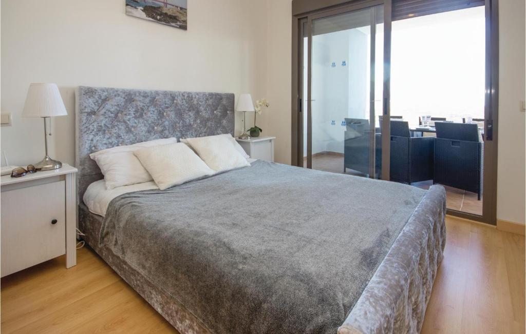 Postel nebo postele na pokoji v ubytování Cozy Apartment In La Cala De Mijas
