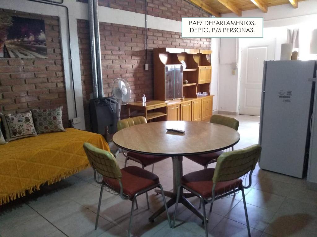 マラルグエにあるDepartamentos PAEZのギャラリーの写真