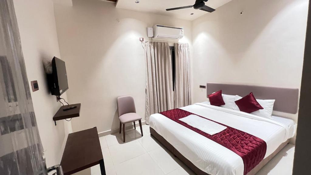Postel nebo postele na pokoji v ubytování Hotel GMR Pearls