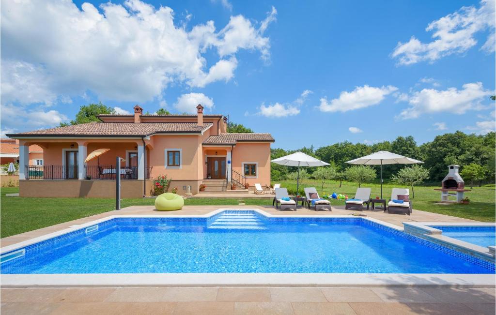 Two-Bedroom Holiday Home In Tinjan