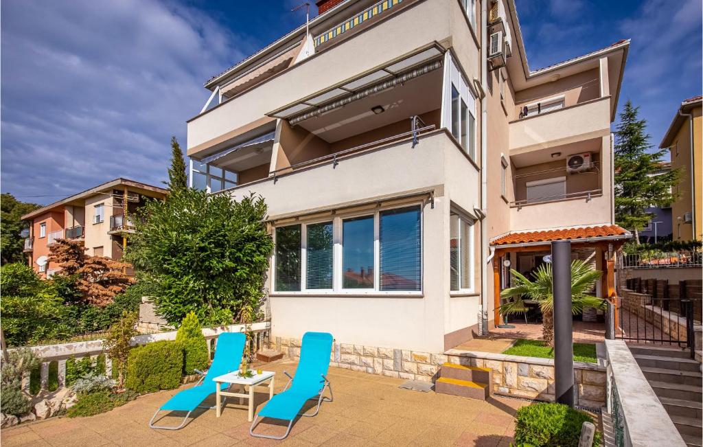 2 Bedroom Cozy Apartment In Novi Vinodolski