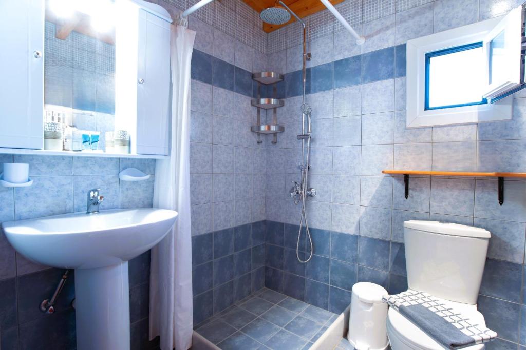 Koupelna v ubytování Kontaratos Studios & Apartments