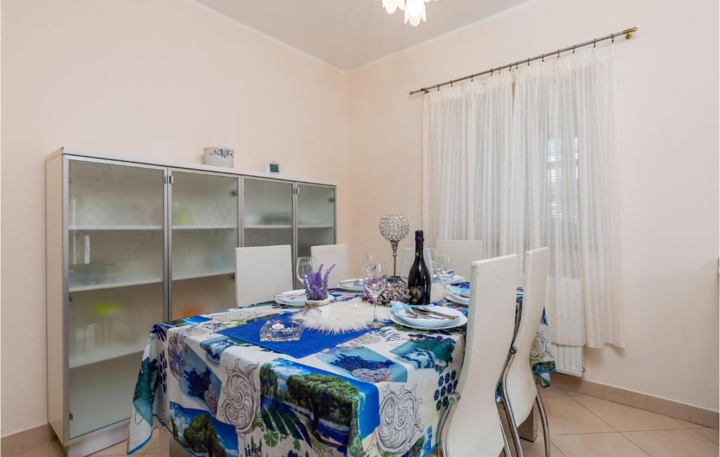 Fotografie z fotogalerie ubytování Stunning Home In Smrika v destinaci Šmrika