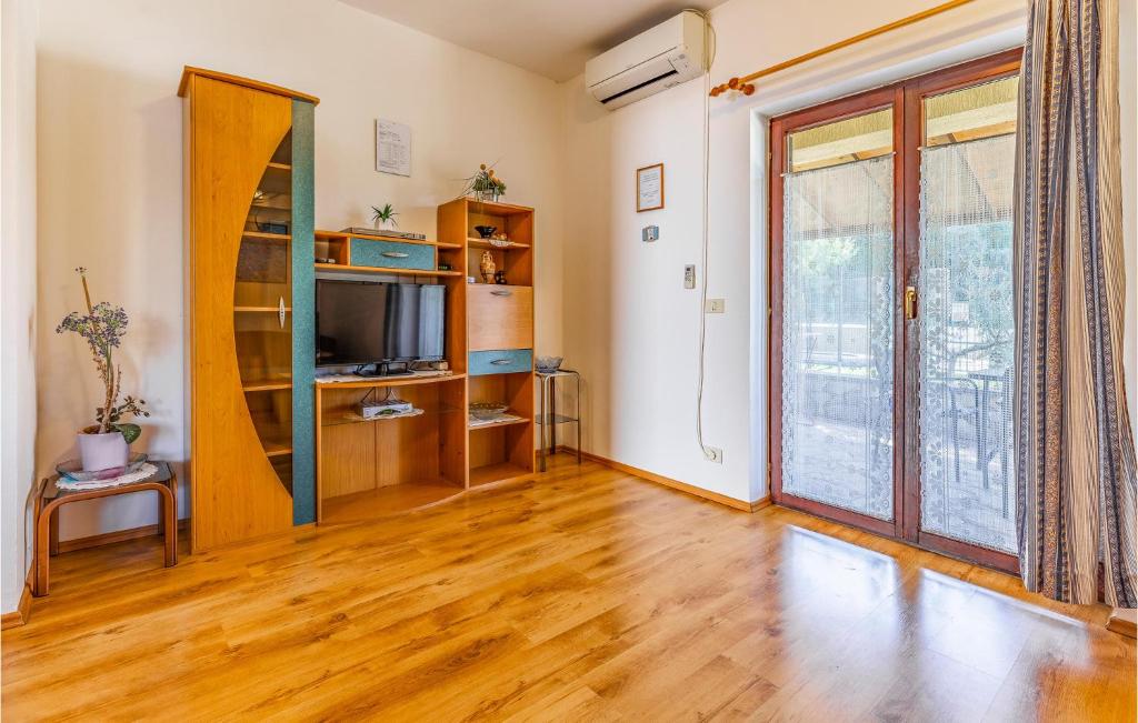 Kuchyňa alebo kuchynka v ubytovaní Lovely Apartment In Pula With Kitchen