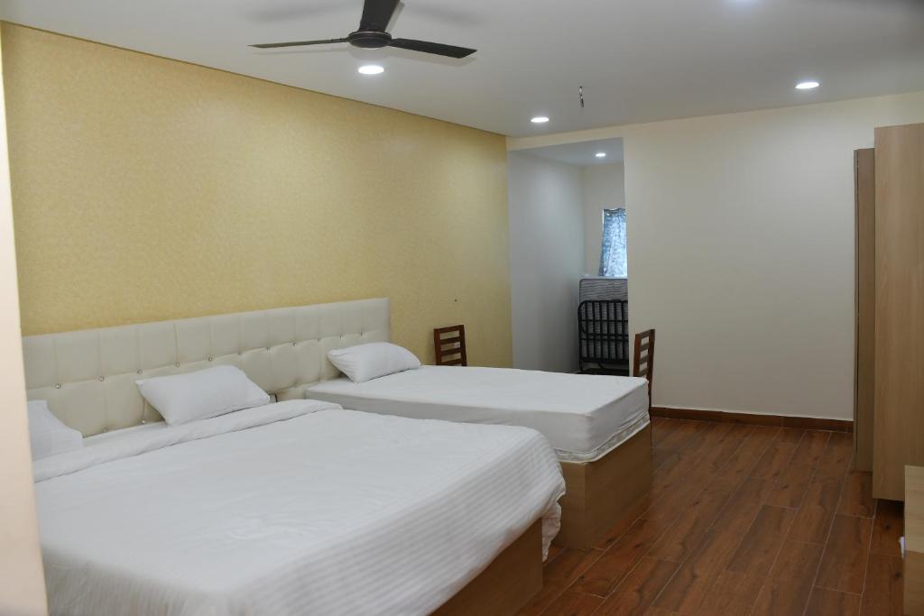 Gallery image of RS GRANDS Rooms in Alinjivākkam