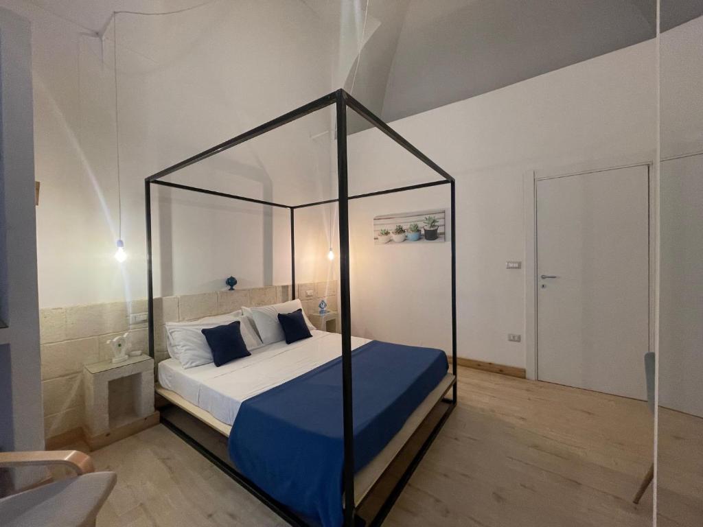 Postel nebo postele na pokoji v ubytování D'Angiò Rooms-Manfredi Homes&Villas